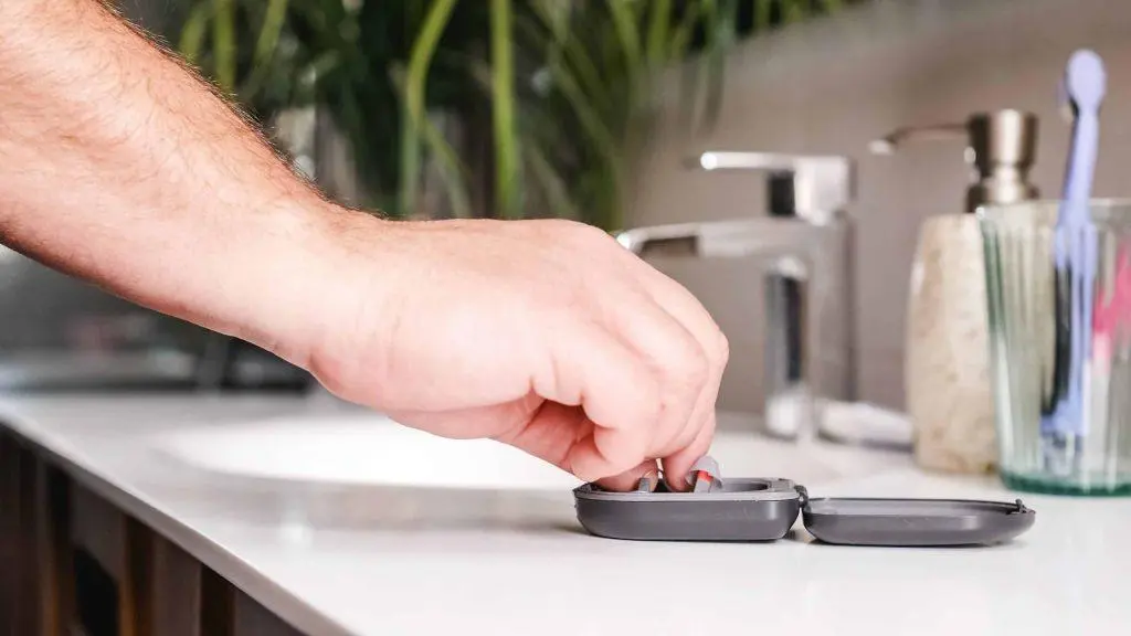 aides auditives salle de bain